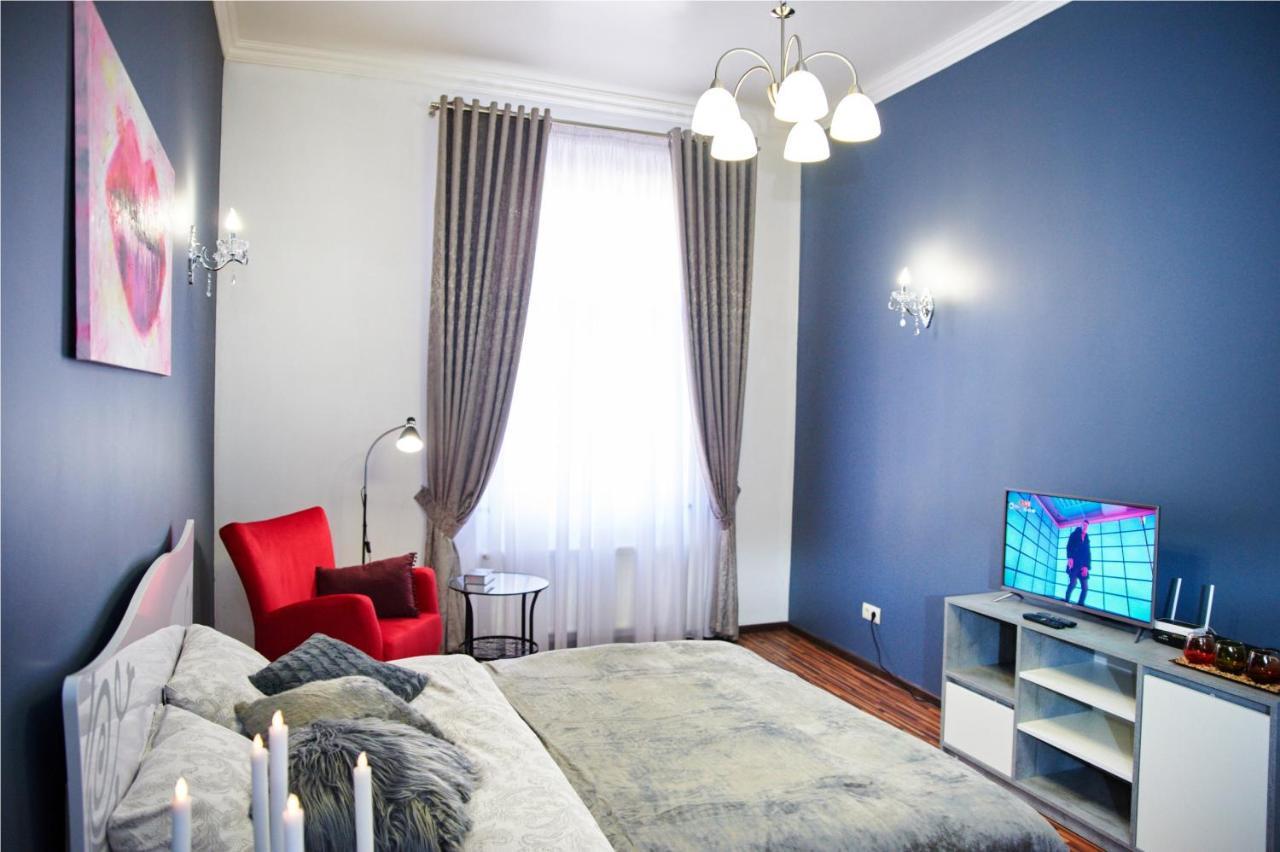 Designer Apartment In The Center Lviv Exterior foto