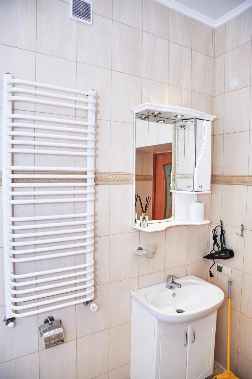 Designer Apartment In The Center Lviv Exterior foto